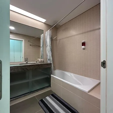 شقة Heart Of Madeira Seaside